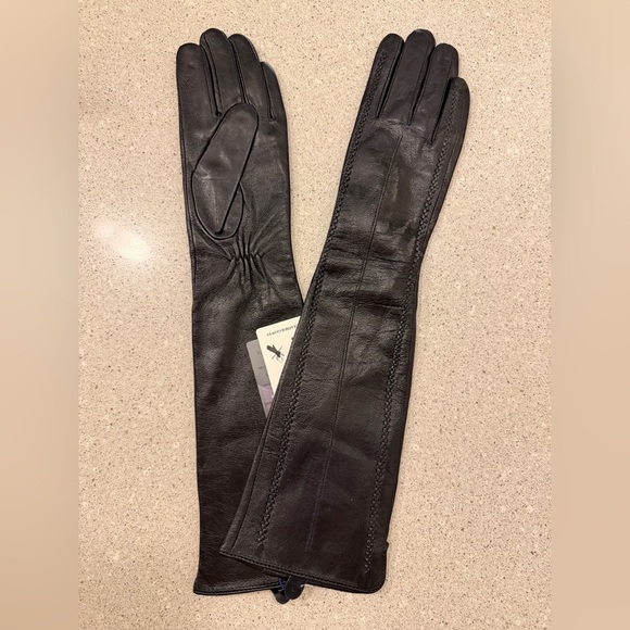 Accessories - Elegant Black Leather Gloves